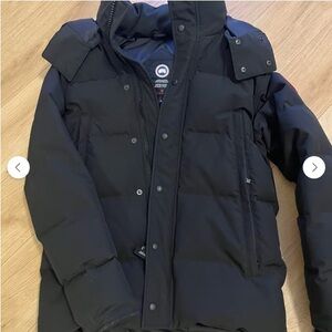 Canada Goose Wyndham Parka, size M.